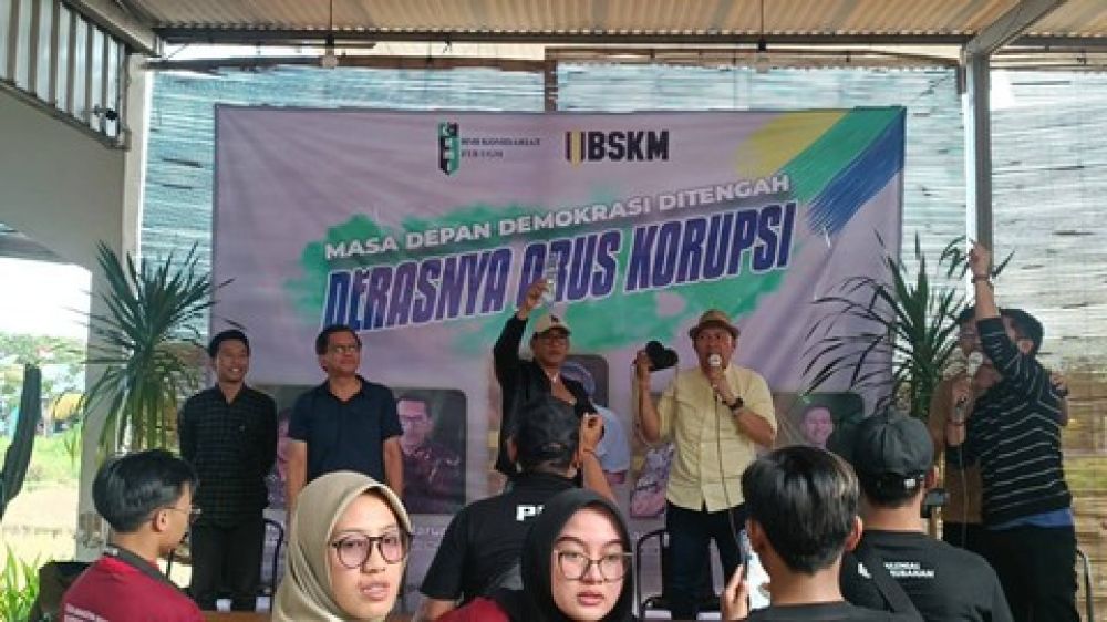 Refly Harun Terkena Lemparan Botol Air Mineral, Jubir Luhut Bilang Begini