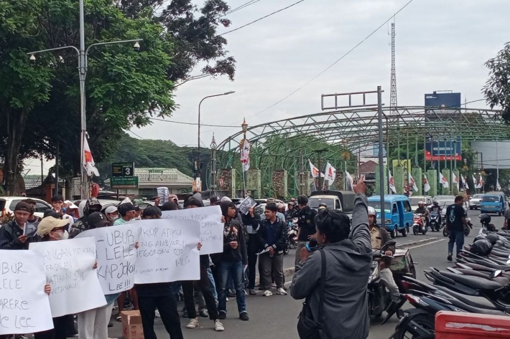 Seruan Adili Jokowi Dan Keluarga Menggema Di Jawa Timur