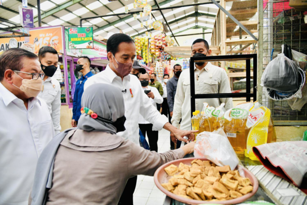 Diduga Ada Permainan, Jokowi Minta Kejagung Usut Tuntas Kasus Terkait Kelangkaan Minyak Goreng Yang Libatkan Dirjen PLN Kemendag