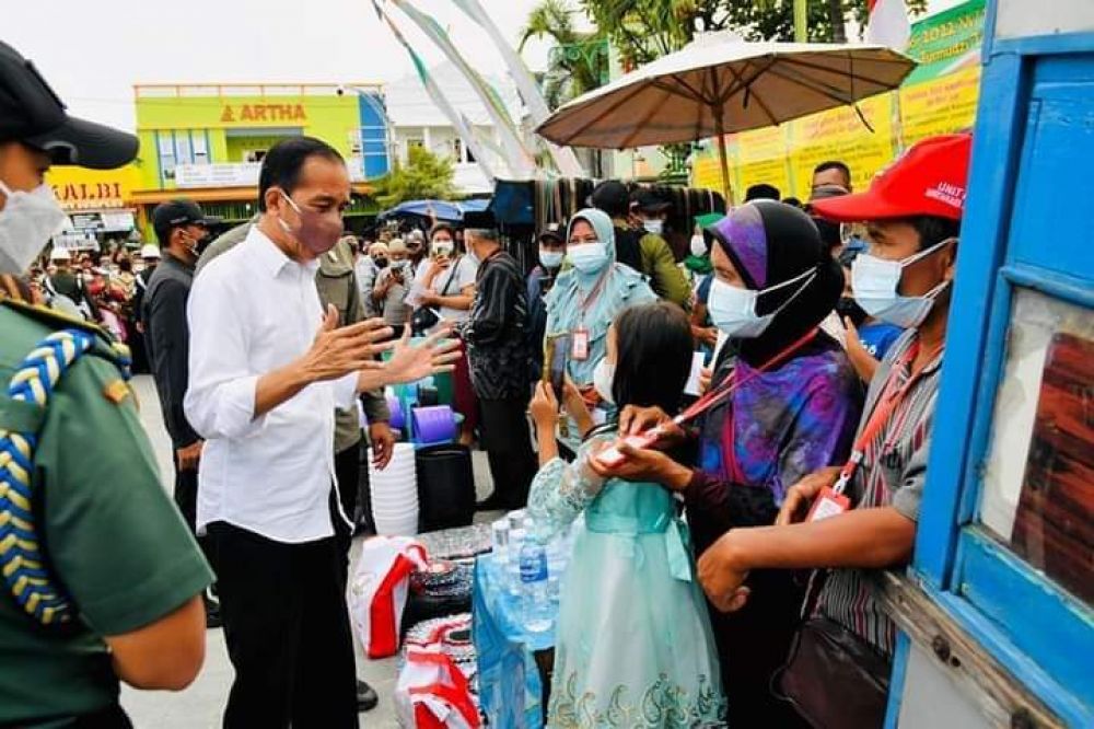 Resmikan Pasar Johar Semarang, Jokowi : Pasar Ramai, Tanda Ekonomi Bergerak