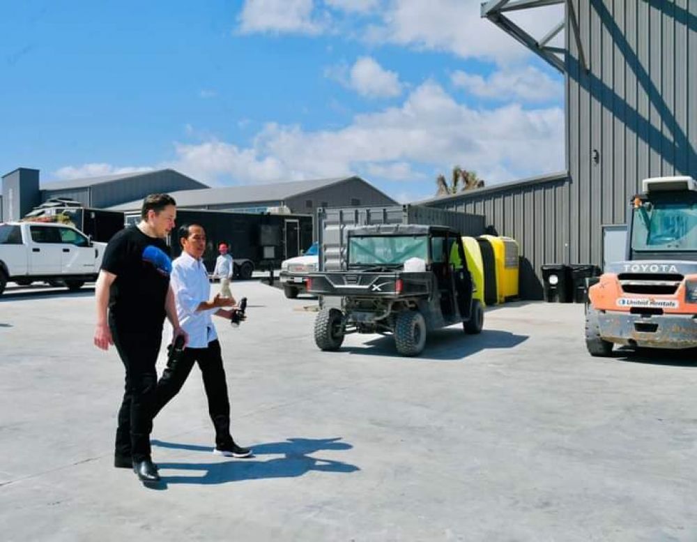 Ramai Soroti Pertemuan Jokowi Dengan Elon Musk, KRM : Tidak Akan Merendahkan Martabat Bangsa, Jokowi Sangat Lihai Dan Patut Di Apresiasi