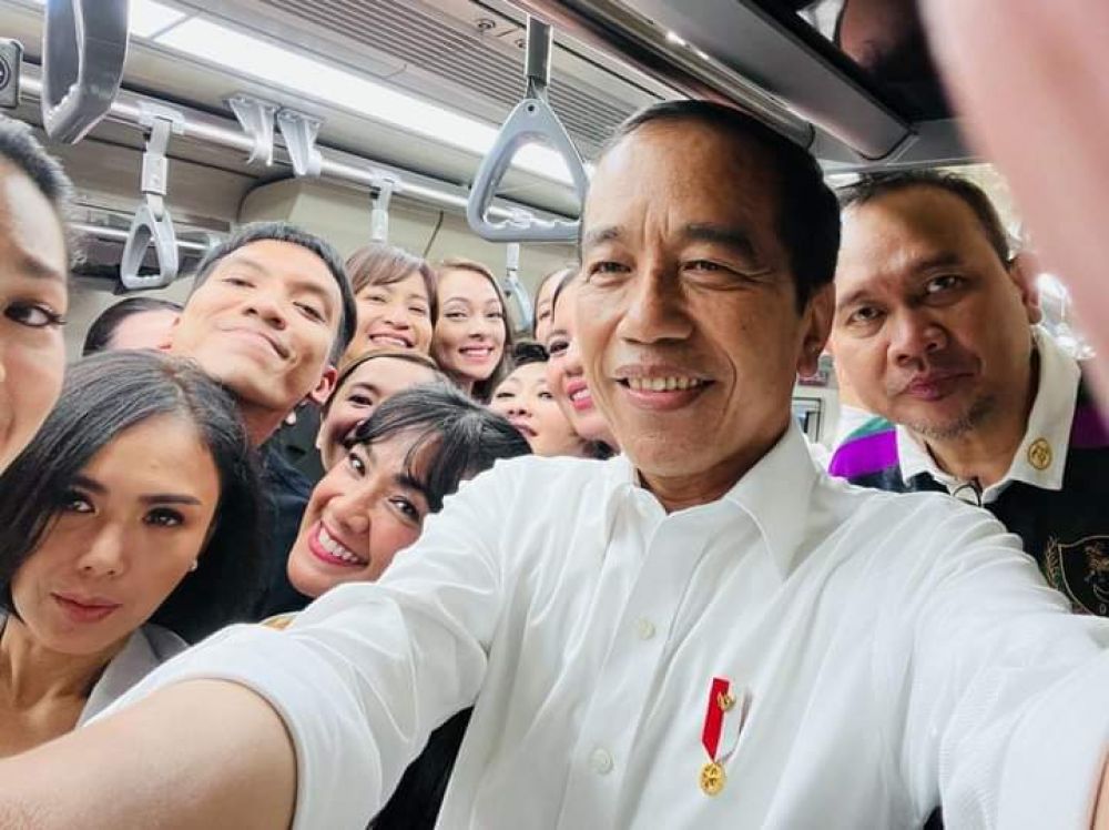Jokowi Tanggapi Kritikan Faisal Basri Soal Kebijakan Hilirisasi Nikel Untungkan Cina : Hitungan Dia Gimana?