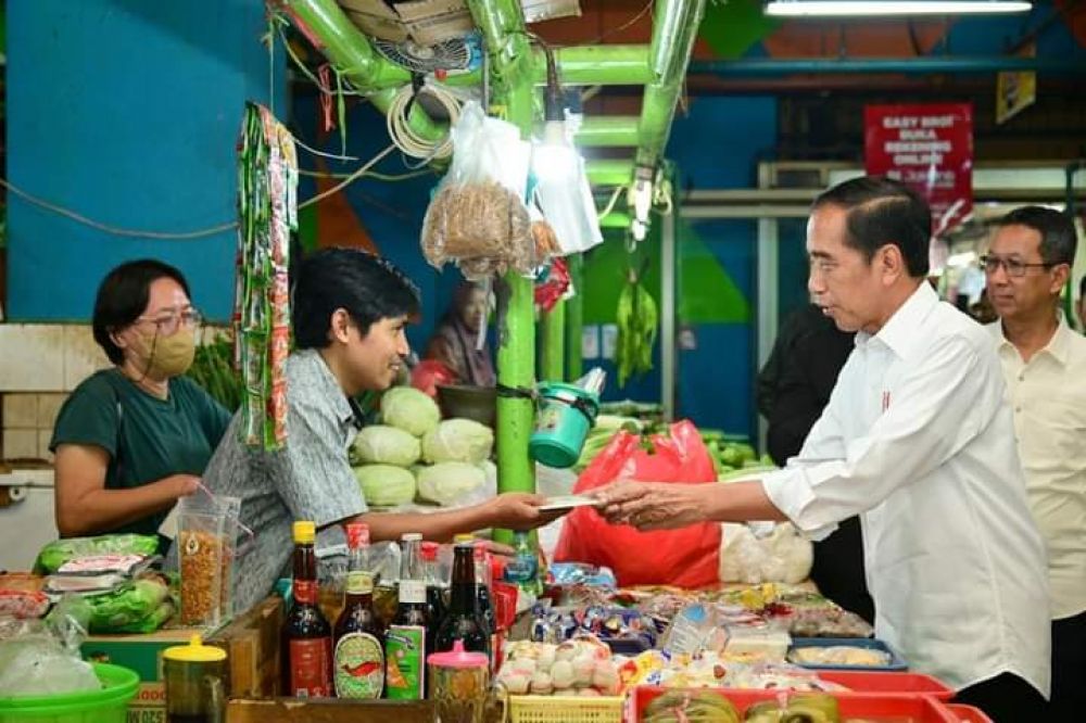 Jokowi : Informasi Soal Politik, Ekonomi Itu Sarapan Pagi Saya!