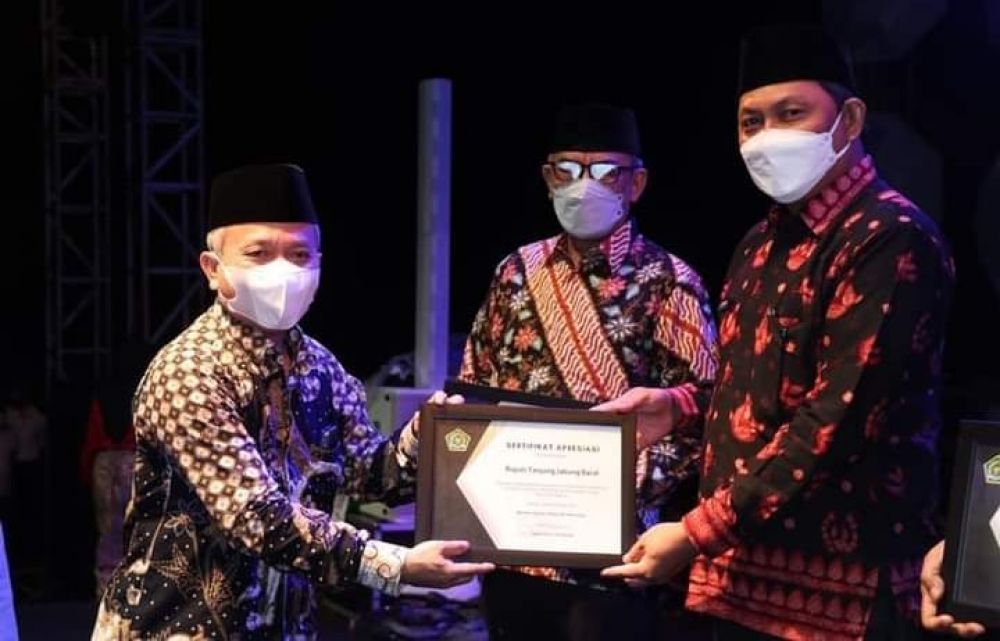 Wabup Tanjab Barat Terima Penghargaan Atas Partisipasi Kepala Daerah Mendukung Moderasi Beragama