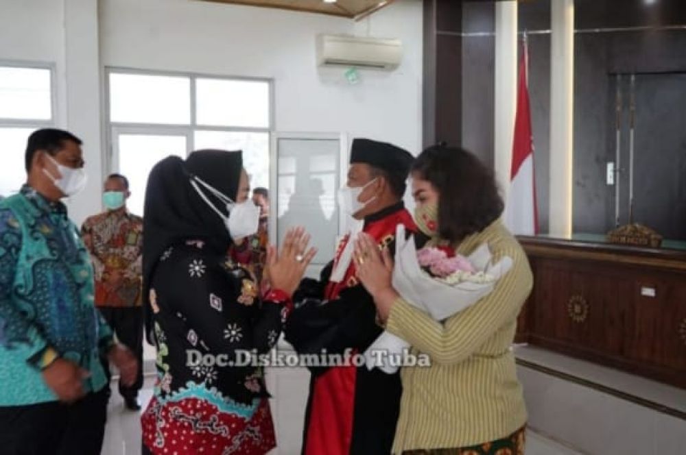 Hadiri Pelantikan Ketua Pengadilan Negeri Menggala, Bupati Tuba Winarti Ucapkan Selamat