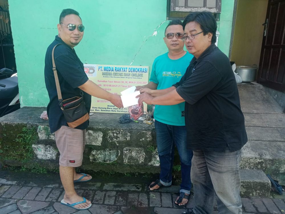 Momen Idul Adha 1443H, MRD Grup Berbagai Daging Qurban Kepada Para Jurnalis
