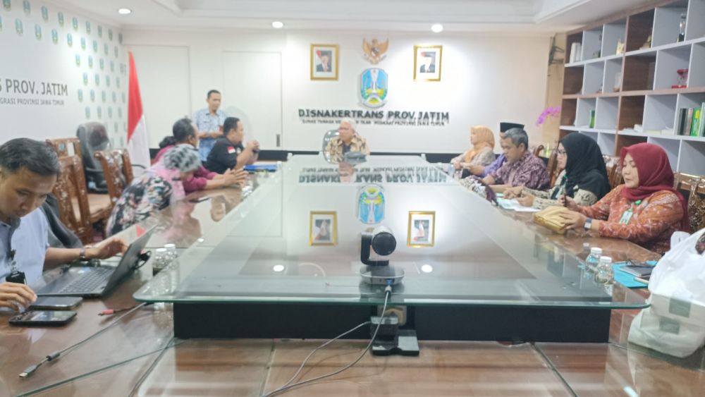 Sempat Alot, Begini Hasil Audiensi Dengan Disnakertrans Jatim Terkait Persoalan Pekerja Migran Indonesia