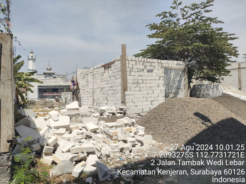 Bangunan Diduga Untuk Kos-Kosan Yang Tak Diketahui IMB Diwilayah Tambak Wedi Surabaya, Lurah Dan Camat Kenjeran Terkesan Tak Tau Menahu