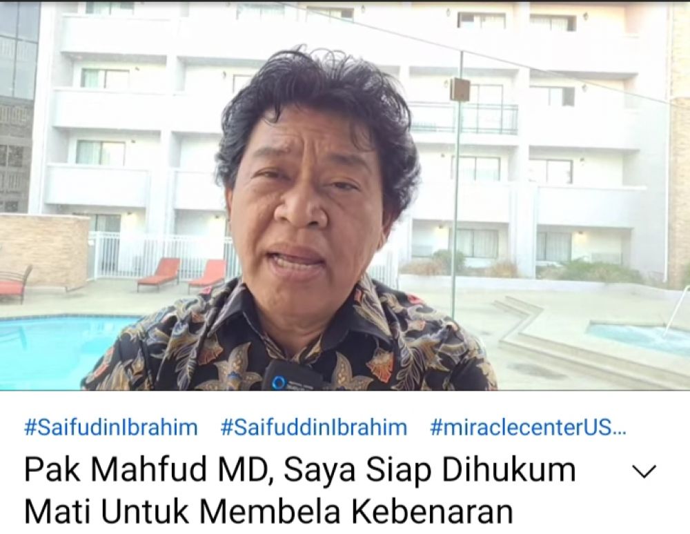 Heboh, Pendeta Yang Minta Hapus 300 Ayat Tantang Mahfud MD Carok Atau Main Catur Kalah Lompat Ke Jurang