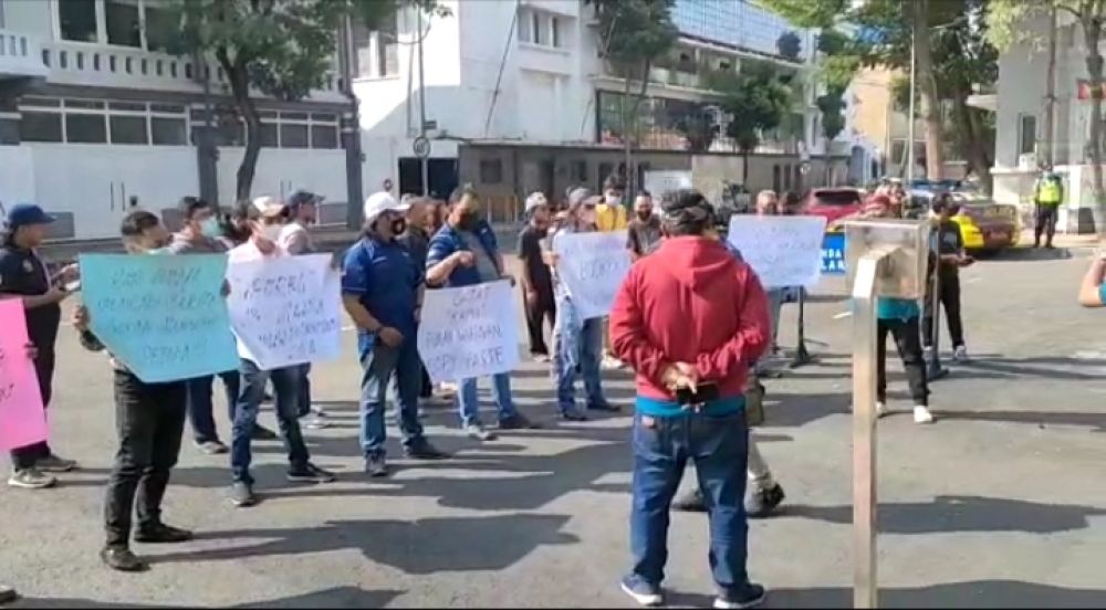 Gegara Humas Dianggap Tebang Pilih, Puluhan Wartawan Gruduk Mapolrestabes Surabaya