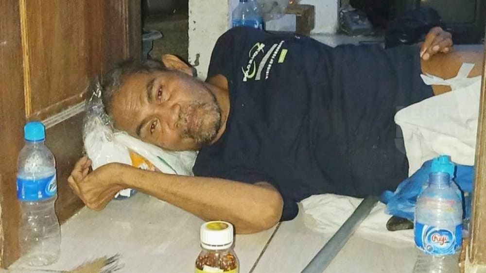 Miris!!! Pensiunan Polisi Di Sidoarjo Ini Hanya Bisa Mengandalkan Belas Kasih Tetangga Kanan-Kiri Untuk Makan