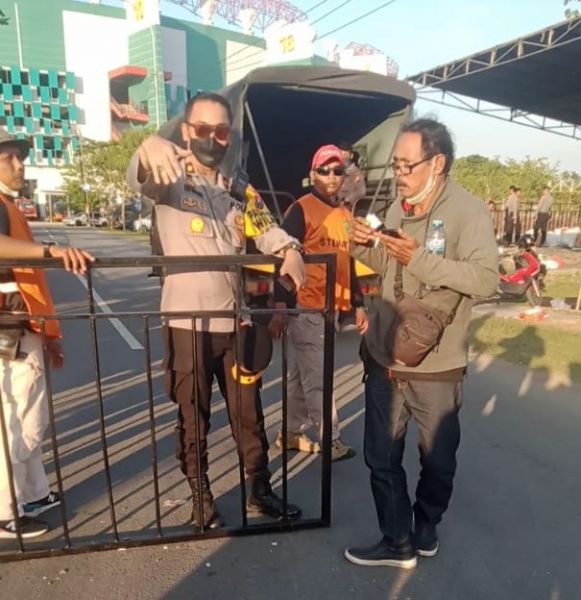 Arogansi Kapolsek Tegalsari Diduga Halangi Wartawan Saat Hendak Meliput Pertandingan Sepakbola Persebaya VS PSIS Semarang