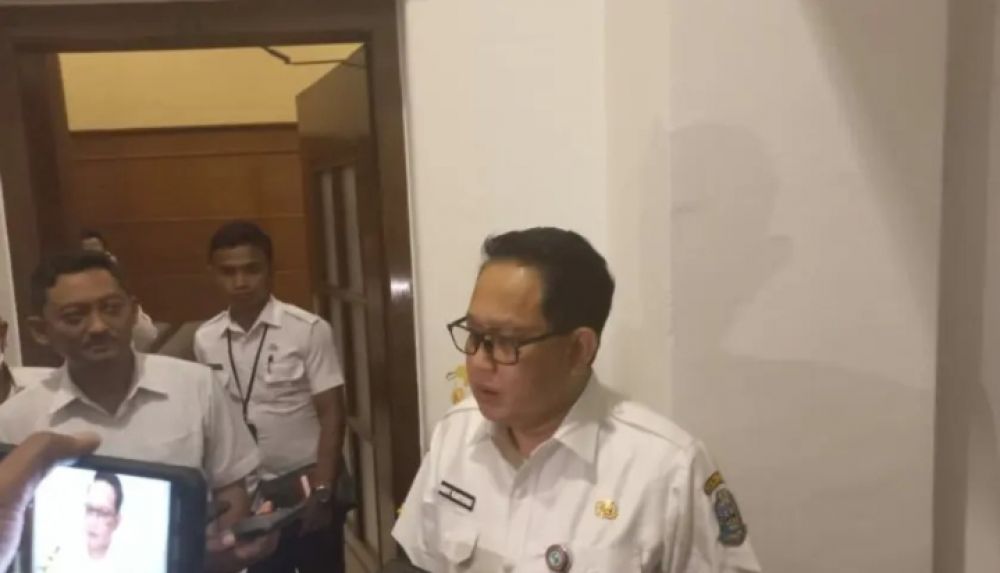 KPK Keluar Dari Kantor Sekdaprov Jatim Bawa 3Koper, Adhy Karyono Klaim Tak Ada Jajaran Yang Terlibat Dalam Kasus Suap Dana Hibah
