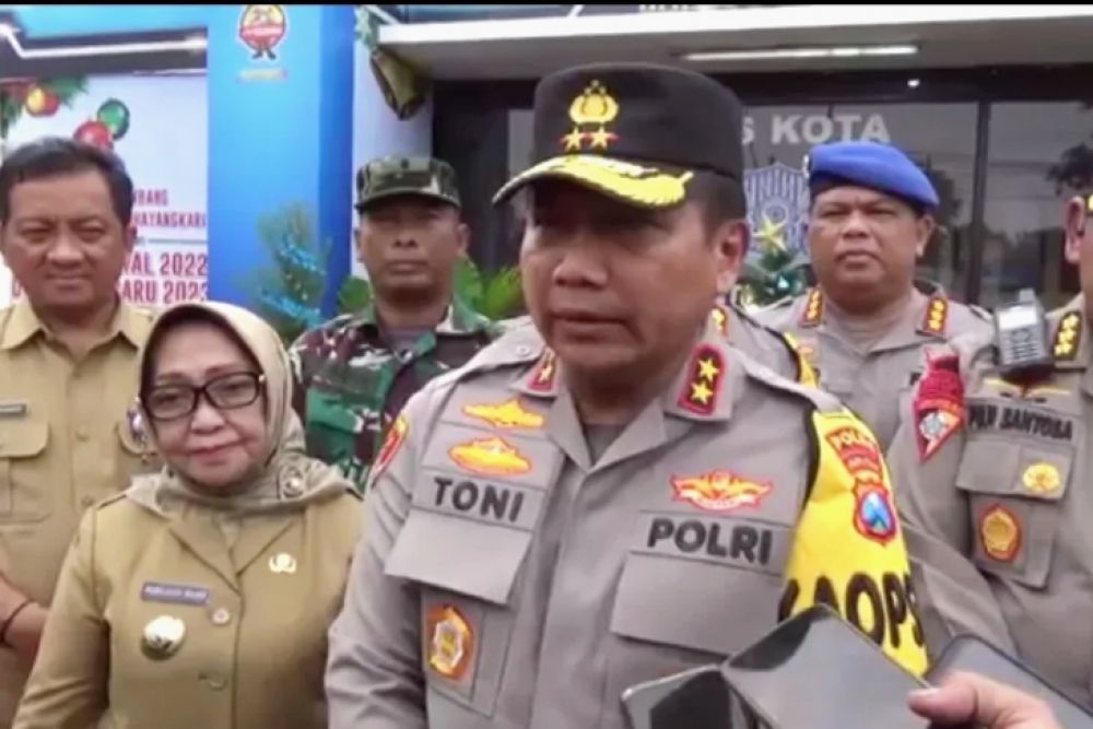 Ciptakan Kondusifitas Saat Pergantian Tahun, Kapolda Jatim Pantau Pos Layanan Nataru Di Jombang