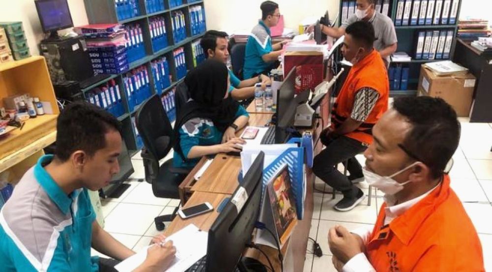 Dua Tersangka Kasus Suap Dana Hibah Jatim Diboyong KPK Ke Rutan Surabaya, Masih Belum Boleh Dikunjungi