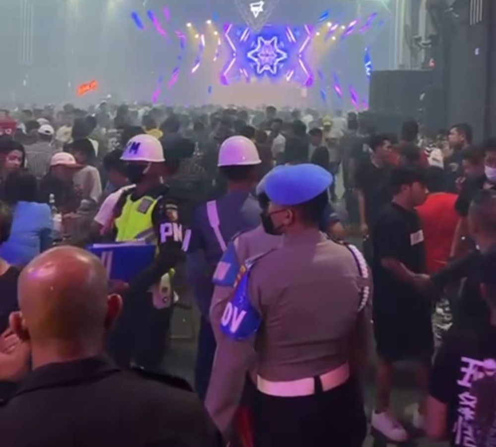 Jelang Ramadhan BNNK Surabaya Lakukan Razia, Hasilnya Amankan 16 Pengunjung Positif Obat Terlarang Di Club' Ibiza