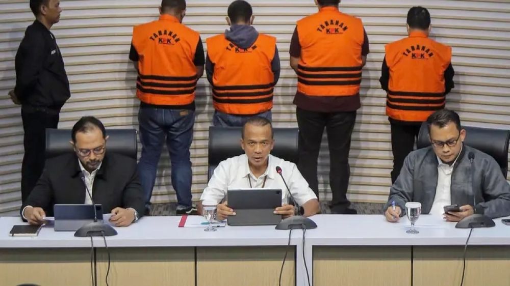 Rembetan Kasus OTT Kajari, KPK Geledah Rumdin Bupati Dan Temukan Dokumen Aliran Dana Fee