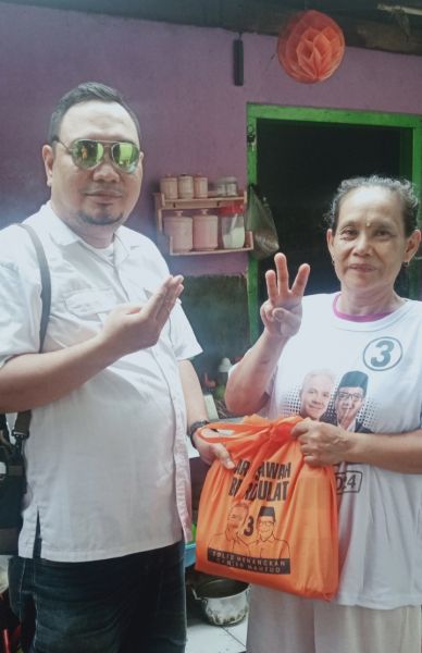 Menangkan Ganjar-Mahfud Di Jatim, Relawan AB2 Blusukan Serap Aspirasi Dan Bagikan Sembako Secara Door To Door 