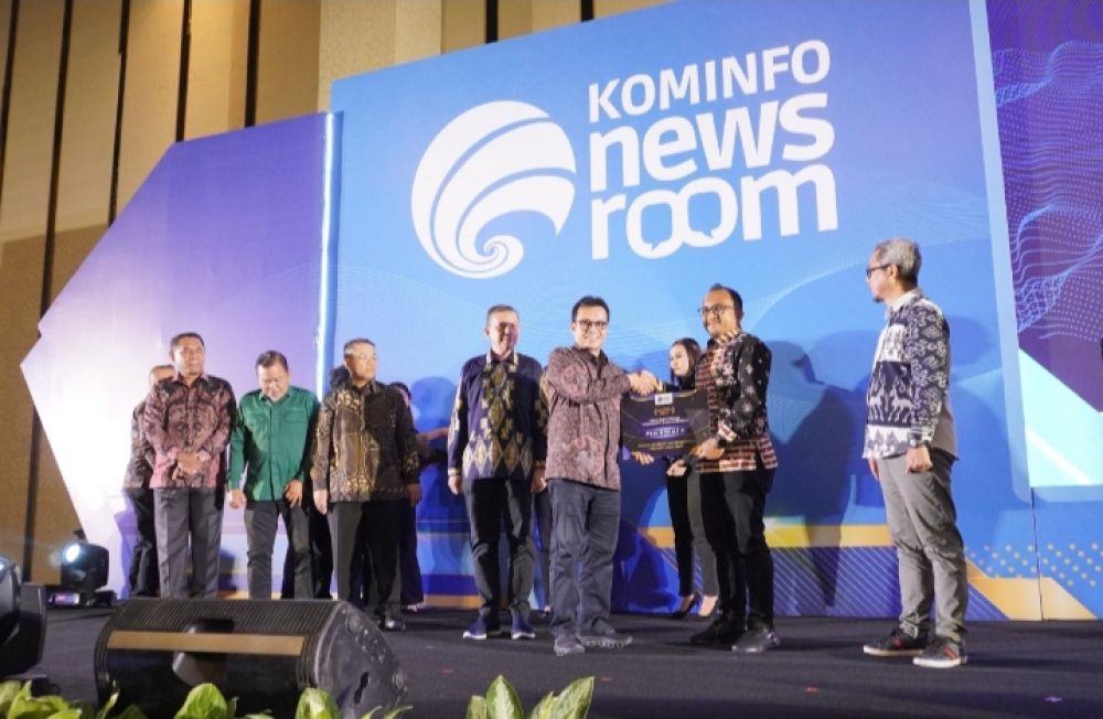 Tujuh Berturut-Turut, Jatim Raih Anugerah Media Center dari Kominfo RI