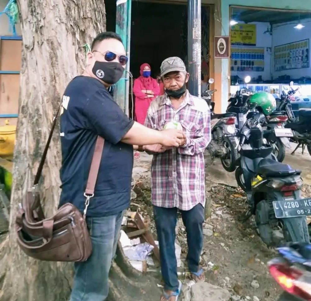 Jum'at Berkah Bulan Ramadan, Pembagian Ta'jil Berupa Nasi Bungkus Kepada Pengguna Jalan