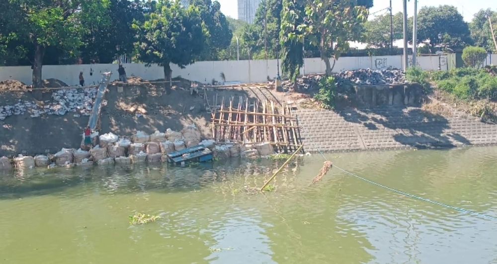 PT Jasa Tirta1 Terkesan Menghindari Pertanyaan Terkait Asal Sumber Dana Proyek Pekerjaan Pembenahan Lindung Hilir Kali Jagir Surabaya