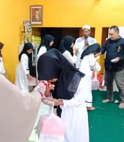 Giat Sosial Rutinan Jum'at Berkah Menyantuni Anak Yatim Atau Piatu