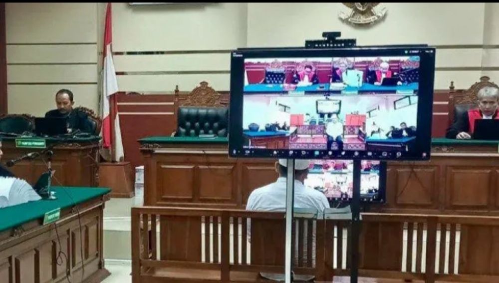 Terdakwa Kasus Korupsi Dana Hibah Dinas Pendidikan Menangis Dan Akui Kesalahan Saat Di Kursi Pesakitan