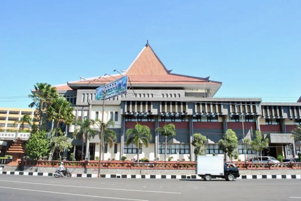Paripurna Pembahasan BUMD Jatim Memanas! Pansel Hingga Kasus Kredit Fiktif Bank Jatim Bikin Gerah Anggota Dewan