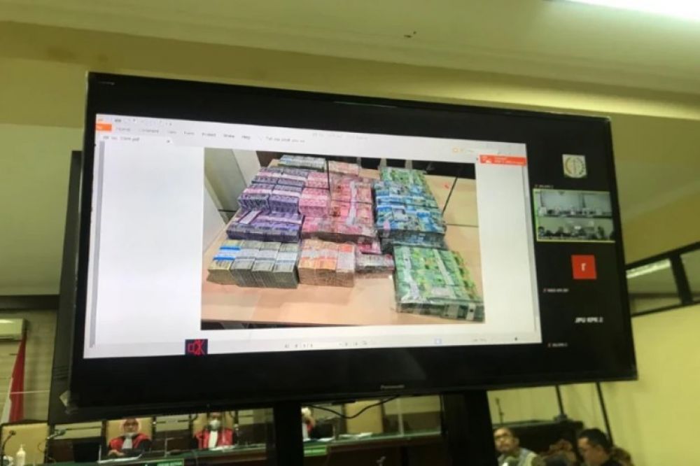 Lanjutan Sidang Fee Dana Hibah DPRD Jatim, Zaenal Afif Plegak-Pleguk Ditanya Soal Dana Rp 1,4 Miliar Yang Ditemukan KPK