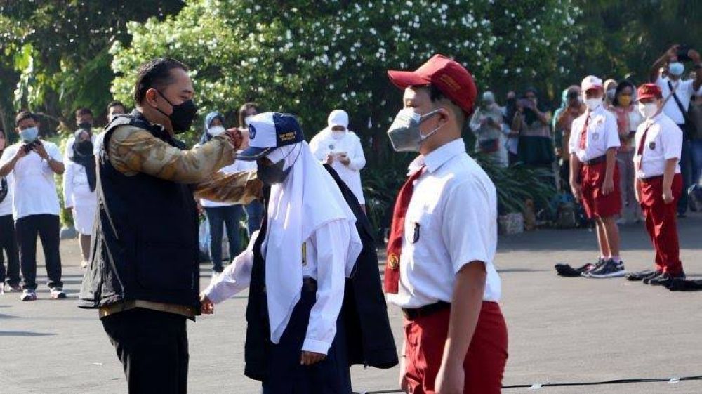 Hilangkan Kesenjangan Kaya Dan Miskin, Pemkot Surabaya Kedepan Pastikan Beli Seragam Sekolah Tak Harus Di Koperasi