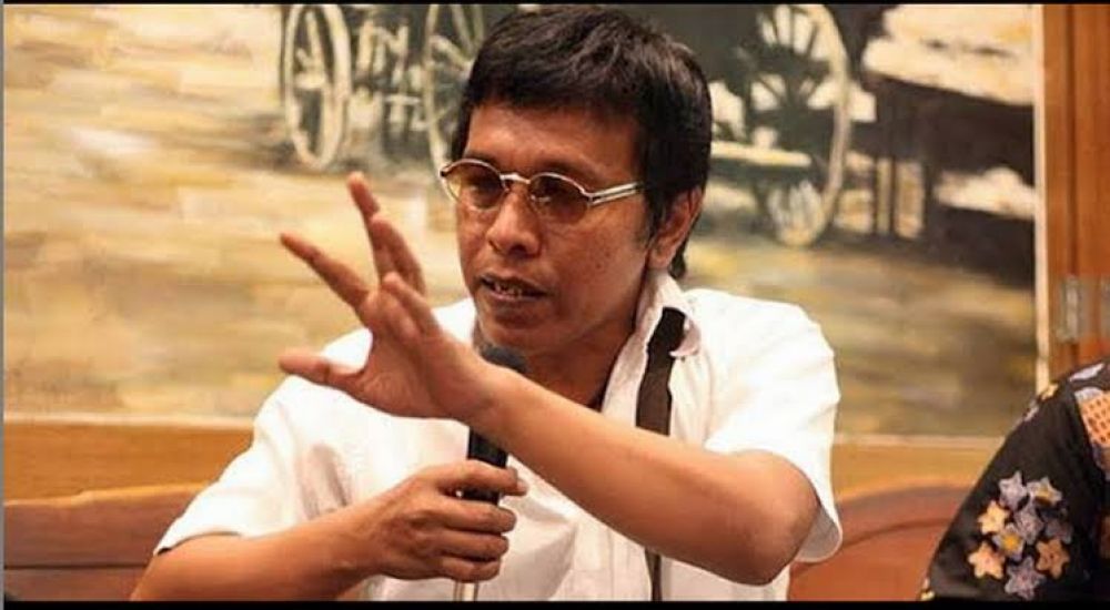 Adian Napitupulu : Lempar Batu Sembunyi Tangan