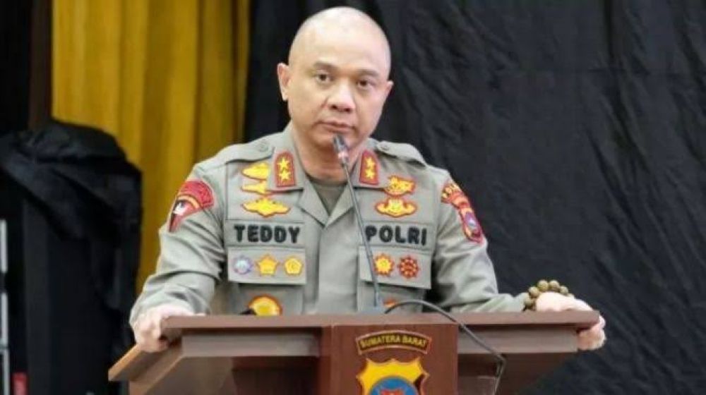 Mencuat Kabar Kapolda Jatim Yang Baru Irjen Teddy Minahasa Diduga Ditangkap Dan Diamankan Propam?