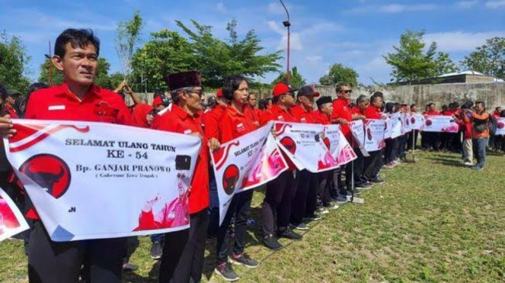 Di Upacara Hari Sumpah Pemuda, Kader PDIP Solo Bentangkan Poster Ganjar Pranowo, Rudy Sebut Tak Ada Kaitan Dengan Capres