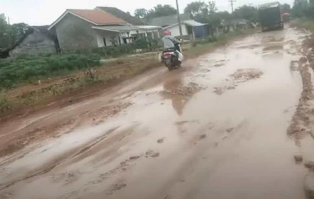 Menteri PUPR Buka Suara Soal Jalan Rusak Di Lampung Mendadak Diperbaiki Karena Akan Dilewati Jokowi : Uangnya Darimana?