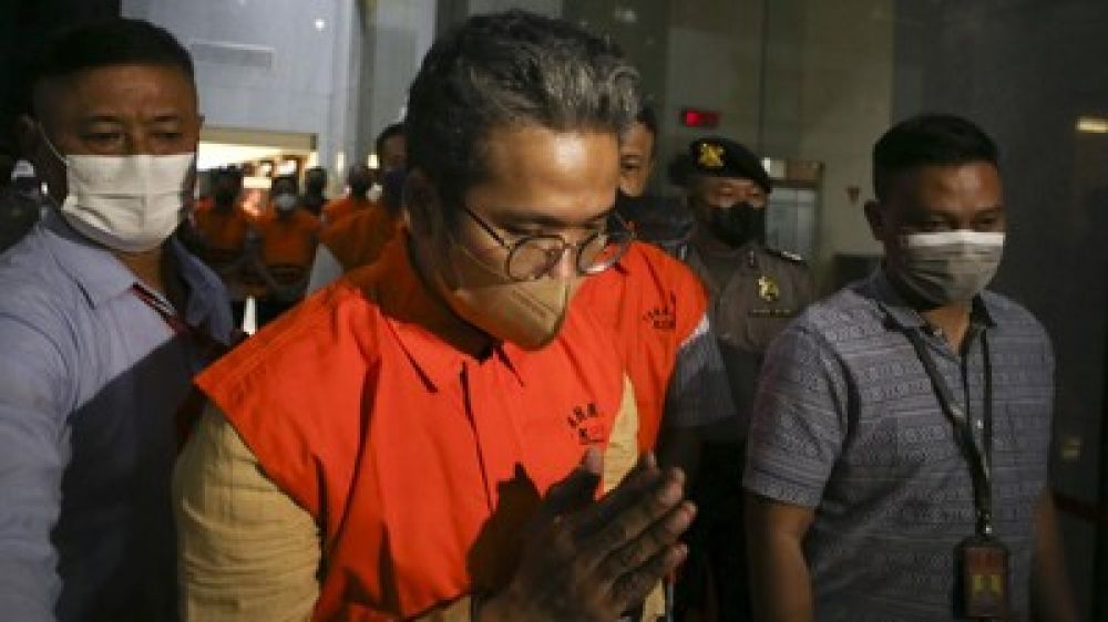 Dijatuhi Hukuman 9Tahun Penjara Atas Kasus Jual Beli Jabatan, Bupati Bangkalan Non Aktif Dijebloskan Ke Lapas Sukamiskin