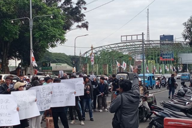 Seruan Adili Jokowi Dan Keluarga Menggema Di Jawa Timur