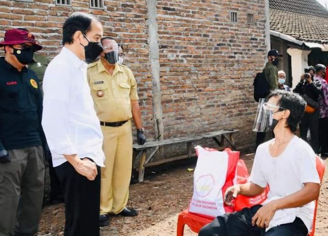 Jokowi Tinjau Vaksinasi Di Klaten Dari Pintu Ke Pintu