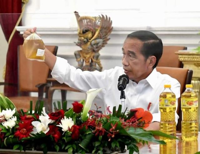 Tegas!!! Jokowi Larang Ekspor Minyak Goreng Dan Bahan Baku Mentah Mulai 28 April 2022
