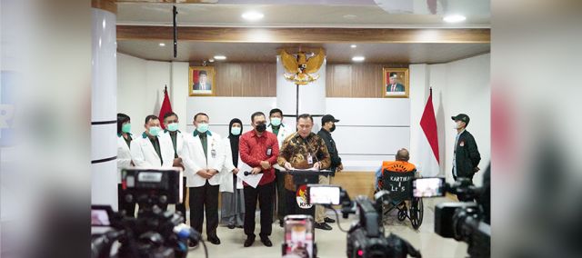 KPK Tahan Tersangka Penerima Suap Proyek Di Papua