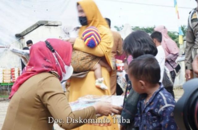 Kunker Di Menggala, Bupati Tuba Salurkan Bantuan Sepeda Motor Sembako Dan Dana Hibah Masjid