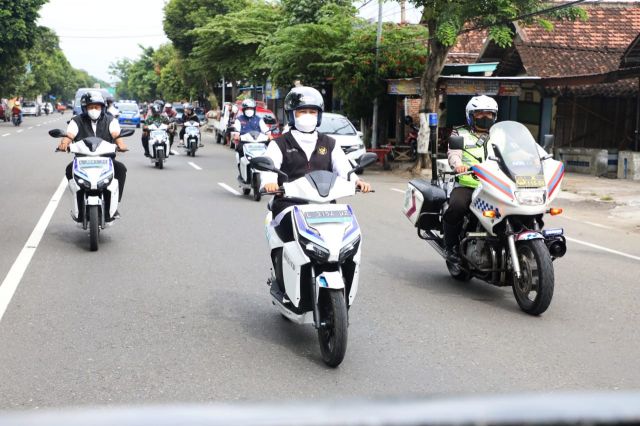 Gubernur Khofifah Terbitkan SE Penggunaan Kendaraan Listrik Dan Kompor Induksi
