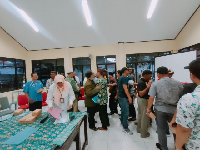 Dana CSR Pengganti Makam Diduga Di Embat, Warga Kedung Baruk Murka