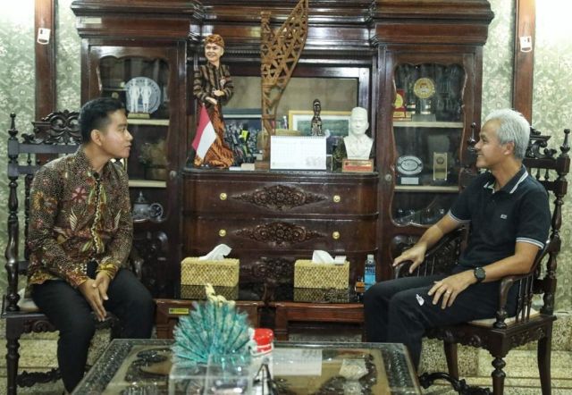 Gibran Temui Ganjar Pranowo Di Rumah Dinas : Pertemuan Berhias Senyuman