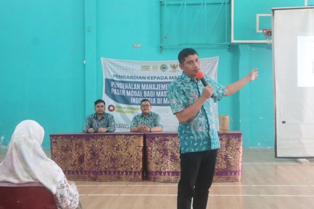 Tim PKM Akuntansi Unesa Beri Pelatihan Investasi Saham Kepada Pekerja Migran Indonesia Di Malaysia