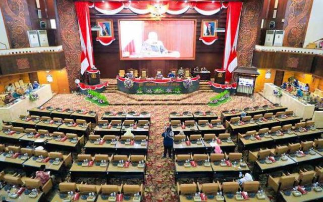 Diwarnai Suara Gebrakan Meja, Rapat Bahas Perubahan APBD 2023 Antara Banggar DPRD Jatim Dan TAPD Pemprov Jatim Deadlock