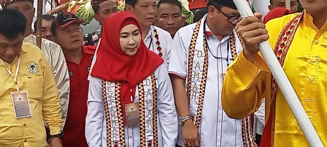 Jalan Kaki Ke KPU, Pasangan Dewi-Ammar Daftar Cabup-Cawabup Tanggamus Periode 2024-2029