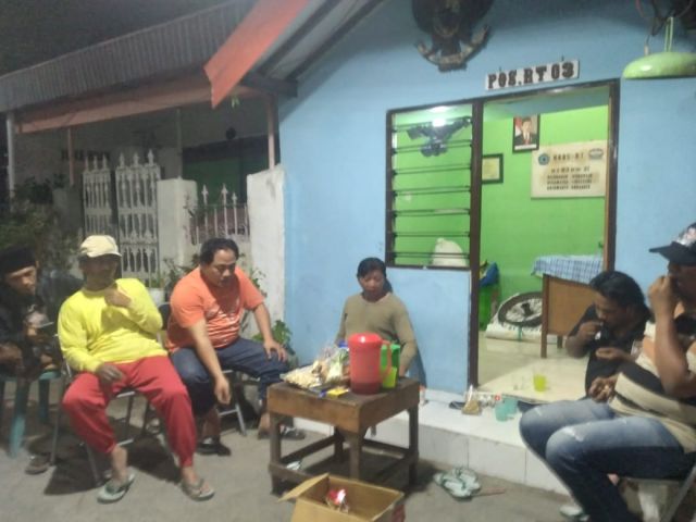 Ciptakan Suasana Nyaman Dan Aman Serta Ajang Silaturahmi, Warga Kampung Malang Kulon Gg1 Surabaya Rutin Adakan Giat Pam Swakarsa Setiap Minggu Sekali 