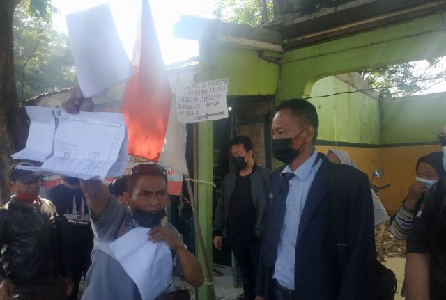 Penggusuran Warung Bibis Bunder Krian Garad Bakal Surati Bupati, Achmad Garad : Jika Tak Digubris, Kami Akan Demo Bupati!!!
