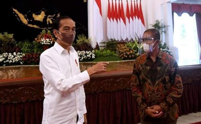 Suroto Peternak Unggas Blitar Yang Nekat Bentangkan Poster Dan Sempat Diamankan Polisi Itu, Akhirnya Diundang Jokowi Ke Istana