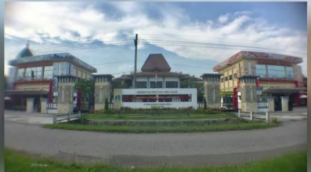 Puncak Gunung Es OPOP Jatim, Dinas Koperasi Dan UKM Jatim Diduga Tidak Berani Buka'an Terkait Keluar Masuk Anggaran, Ada Apa?